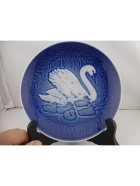 B&G Copenhagen 1976 Mother's Day Plate "Mors Dag" Swan Cygnets Bing P3